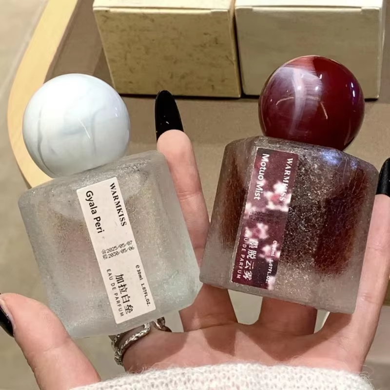 Perfume Fragrance Families - عطر نسائي 30 مل برائحة تدوم