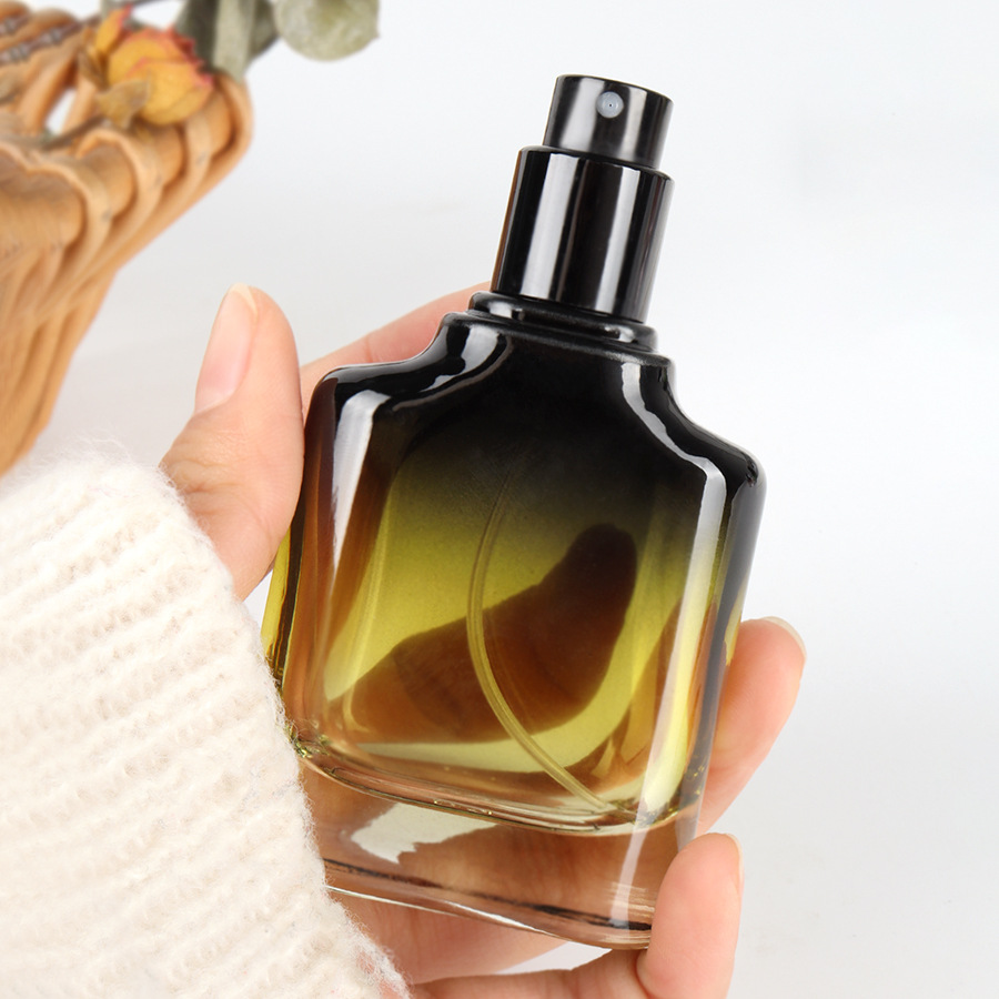 زجاجة بخاخ زجاجية بألوان متدرج - مراجعة Perfume Imperium Fragrance World وسعره